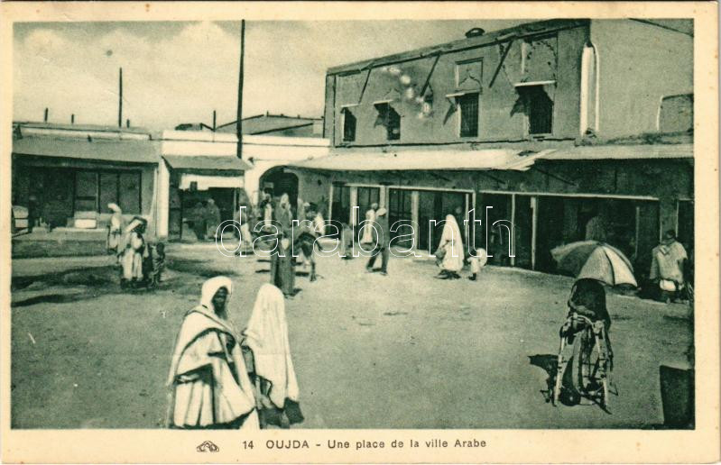 Oujda, Oudjda; Une place de la ville Arabe / square, street view (crease)