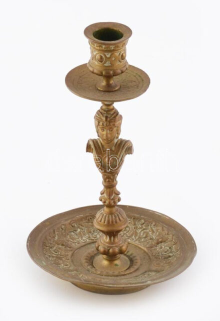 Figurális bronz gyertyatartó, m: 19 cm
