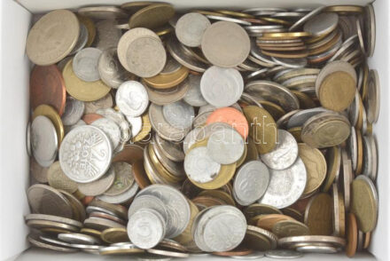 Vegyes, magyar és külföldi érmetétel mintegy ~1,7kg súlyban T:vegyes Mixed, Hungarian and foreign coin lot in ~1,7kg net weight C:mixed