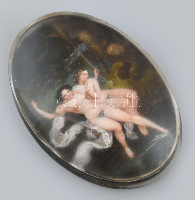 Két meztelen nő. Üveg levélnehezék. Kopásokkal. 1910 körül. 9,5x6cm