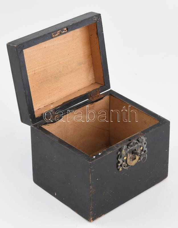 Teadoboz. Fa, réz címeres, kulccsal. XIX. sz. 14x11x11 cm - Image 3