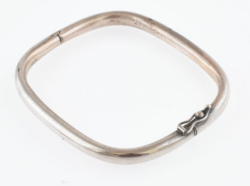 Ezüst (Ag) kar reif biztonsági zárral, jelzett, d: 6 cm, nettó: 14g