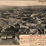 1904 Marosvásárhely, Targu Mures; látkép, Fő tér, üzletek, zsinagóga, Bodor-kút / general view, main square, shops, synagogue, well + 'SZASZ-RÉGEN - KOCSÁRD 130. SZ.' vasúti mozgóposta bélyegző (fl)