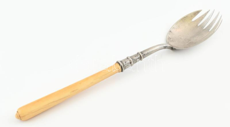 Ezüst (Ag) salátás szedő, csont nyéllel, jelzett, h: 28cm, bruttó: 77g