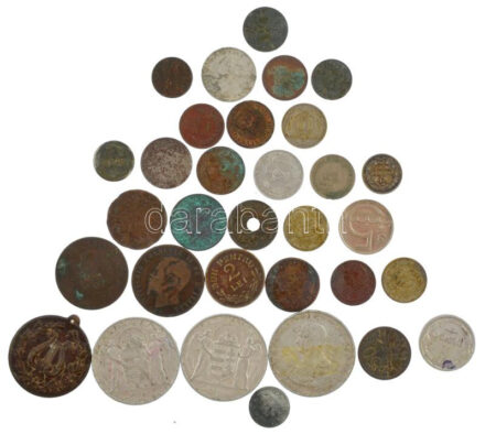 33db-os vegyes, nagyrészt gyenge tartású magyar és külföldi érme-és emlékérme tétel T:2-3- patina 33pcs of mixed hungarian and foreign coin and medallion lot in poor condition C:XF-VG patina