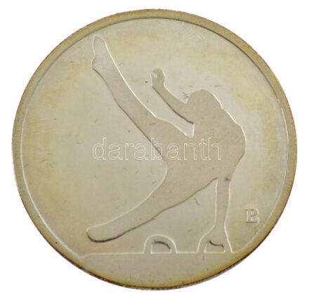 1990. 'Magyar Csapat 1992 - CITIVS, ALTIVS, FORTIVS' a Barcelonai Olimpia alkalmából készült jelzetlen Ag emlékérem kapszulában, sorszámozott '2002' tanúsítvánnyal, eredeti dísztokban. Szign.: Papp László (42,5mm) T:1- (PP)