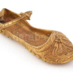 Díszes keleti bronz cipellő, tartó / tálka, h: 13 cm