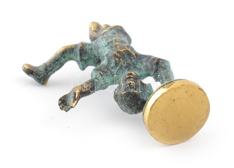 Figurális pecsétnyomó, kézen álló gyerek, vésés nélkül. Patinás, m: 7,5 cm - Image 3