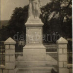 Budaörs, 1914-1918 a világháborúban hősi halált halt fiainak emlékére szobor. photo