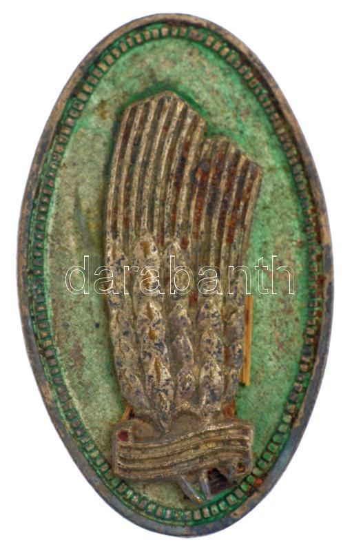 ~1940. 'Ezüstkalászos Gazda' festett fém jelvény (39x24mm) T:2,2- kopott festés, sérült tű