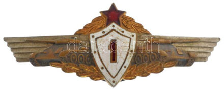 ~1950-1968. Magyar Néphadsereg I. osztályú harckocsivezető, részben zománcozott bronz kitüntető jelvénye (26x63mm) T:2 kopott festés, sérült zománc