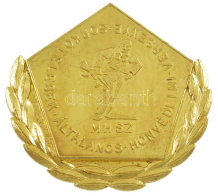 1979. 'MHSZ - Sorkötelesek Általános Honvédelmi versenye - Lenti 1979' egyoldalas aranyozott fém emlékplakett eredeti tokban (60x65mm) T:2 karc, a tokon kis sérülés
