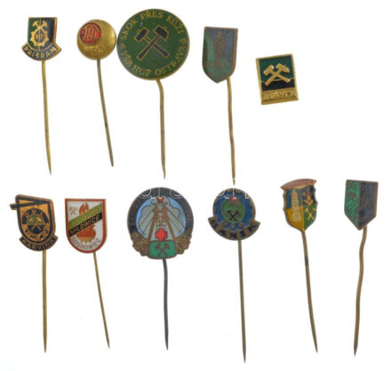 11db-os külföldi bányász jelvény tétel, a legtöbb részben zománcozva. T:2 az egyikről hiányzik a tű