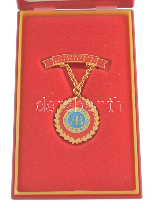 ~1980. 'Szocialista Biztosításért - Állami Biztosító' aranyozott, zománcozott kitüntető jelvény eredeti 'ÁB' tokban T:1- - Image 3