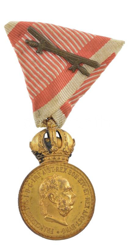 1890. 'Bronz Katonai Érdemérem a katonai érdemkereszt szalagján, kardokkal' aranyozott bronz kitüntetés mellszalagon, peremén 'Das Offizierskorps des BH. Infanterie Baons No. III/2' felirattal T:1- patina Hungary 1890. 'Bronze Military