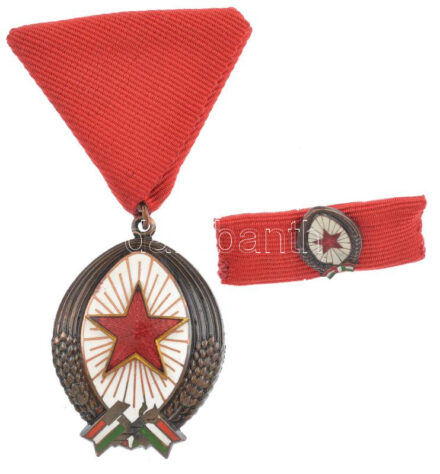 1985. 'Munka Érdemrend' bronz fokozata, zománcozott bronz kitüntetés mellszalagon, miniatűrrel szalagsávon T:1 NMK 601.