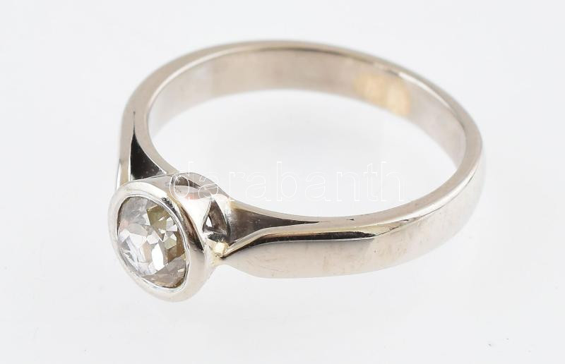 Arany (Au/14k) fehérarany gyűrű, brillel ékítve (0,6ct, R2, SI2) Jelzett, m: 52. bruttó: 3,49g