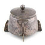 Jugendstil, szecessziós, cukordoboz, ezüstözött alpakka, jelzés nélkül, kopásnyomokkal, d: 14 cm