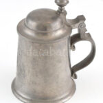 Antik ón korsó, jelzés nélkül, Vésett monogrammal, korának megfelelő állapotban, m: 18 cm - Image 2