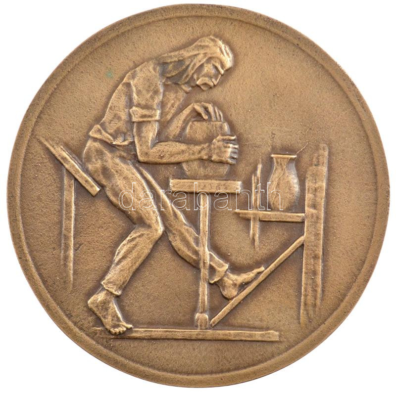 DN 'Keramikus' egyoldalas, öntött bronz emlékérem (139mm) T:2