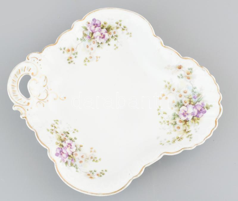 Cseh porcelán levél formájú, virágmintás kínálótál. Matricás, jelzés nélkül, kopásokkal, 30x26,5 cm