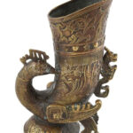 Olvashatatlan kínai jelzéssel: Madaras bőség szaru, bronz, XX. sz első fele, kis kopásokkal, m: 16,5 cm