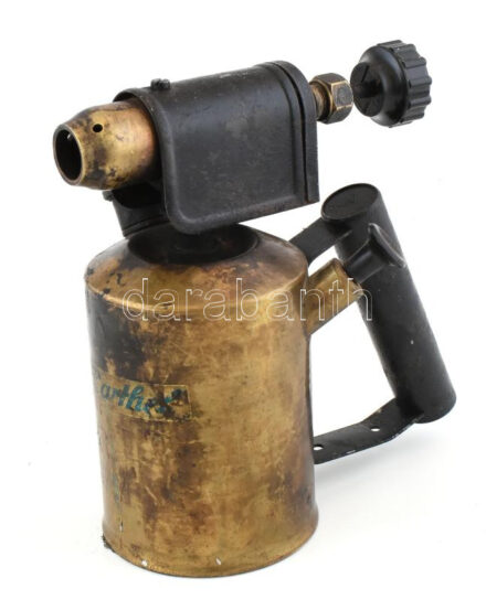 1987 Gustav Barthel német (NDK) gyártmányú benzines forrasztólámpa, fém és bakelit, 0,5 l űrtartalom. Jelzett, korának megfelelő, használt állapotban, m: 18,5 cm