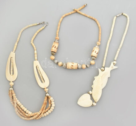 3 db csont nyaklánc.