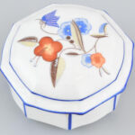Zsolnay Art Deco festéssel, bonbonier, kopásokkal, jelzett, d: 9 cm
