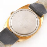 Siglo Quartz mechanikus svájci karóra, bőr szíjjal, kissé karcos tokkal, hátoldalán orosz nyelvű felirattal, d: 34 mm - Image 2
