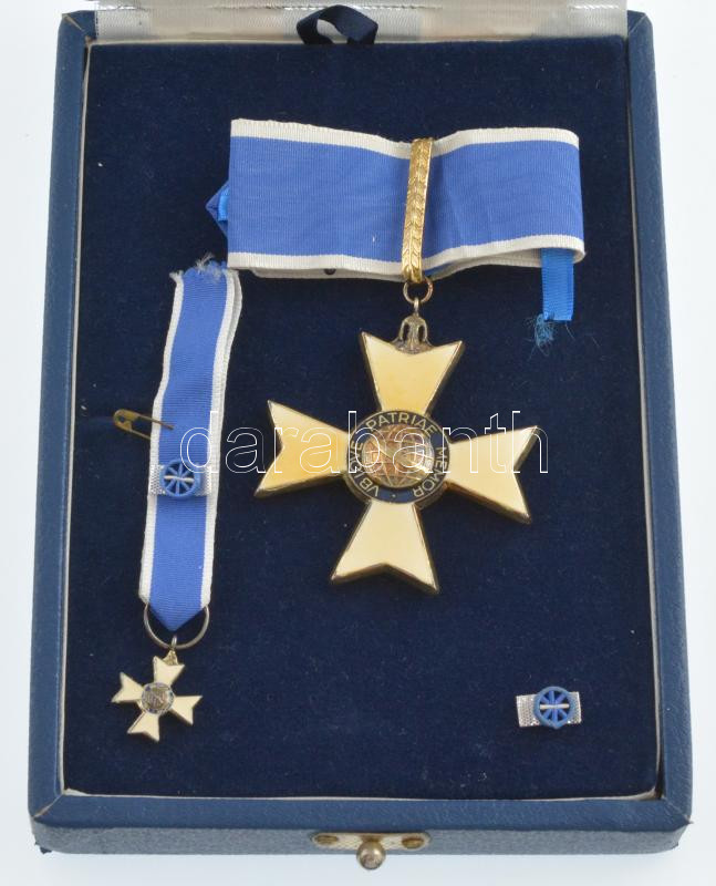 Brazília (1963- ) 'Rio Branco Rend Parancsnoki Keresztje' zománcozott kitüntetés szalagon, miniatűrrel és gomblyuk jelvénnyel eredeti dísztokban T:1,1- kissé viseltes tok Brazil (1963- ) 'Order of Rio Branco, Commander Class' enamelled - Image 3