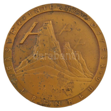 Ausztria 1933. 'Erster Internat Österr. Alpenflug - 1933 (Az első nemzetközi osztrák alpesi járat).' egyoldalas bronz emlékérem eredeti 'Hauptmünzamt Wien III' feliratú dísztokban. Szign.: A.H. Waldner (65mm) T:1-,2 patina,