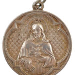 ~1900. 'Jézus / Szeplőtelen fogantatás' ezüstözött fém vallási érem (32mm) T:2 patina