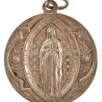 ~1900. 'Jézus / Szeplőtelen fogantatás' ezüstözött fém vallási érem (32mm) T:2 patina - Image 2