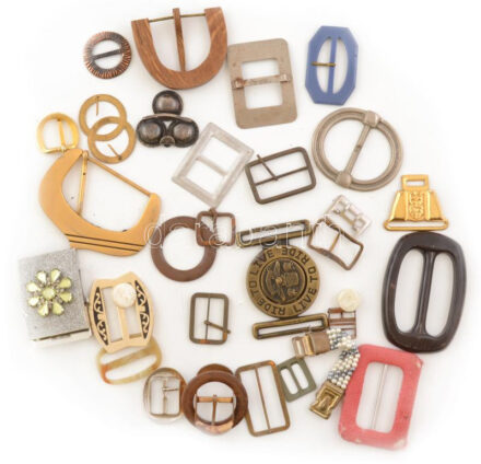 Vegyes bizsu övcsattok. Vegyes méretben, állapotban.