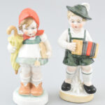 2 db jelzett figura: harmonikás kisfiú, iskolás lányka. Kézzel festett, jelzett, a lány kis hiánnyal . 13 cm