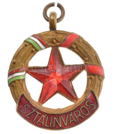 1955. '10 éves Sztálinváros' zománcozott fém jelvény kitűző nélkül T:2
