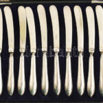 Ezüst (Ag) nyelű angol reggelizőkés, sérült dobozban, jelzett, h: 17 cm - Image 2