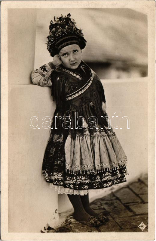Sárközi kisleány / Hungarian folklore