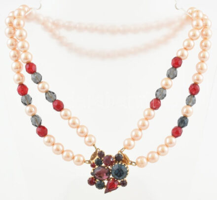 Gyöngy nyaklánc, díszes üveg ékítésekkel. h: 43 cm