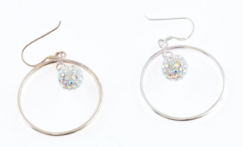 Ezüst(Ag) shamballa gyönggyel díszített fülbevalópár, jelzett, d: 2,5 cm, bruttó: 5,3 g