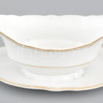 Zsolnay porcelán szószos tál. Kézzel festett, jelzett, kis kopással, 21x13x7,5 cm
