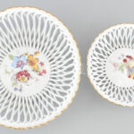 Apulum virágmintás porcelán fonott tálka, 2 db. Matricás, jelzett, minimális kopással, d: 15 cm és 11 cm