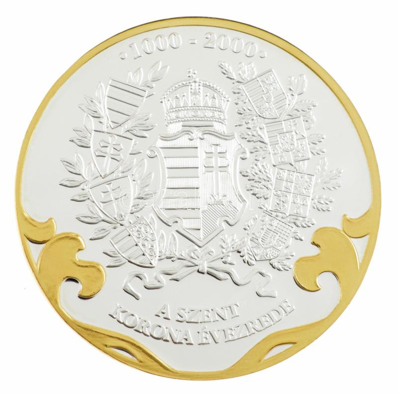 DN 'A Szent Korona évezrede - A korona a Parlamentben 2000' aranyozott, ezüstözött Cu emlékérem tanúsítvánnyal (40mm) T:PP - Image 2