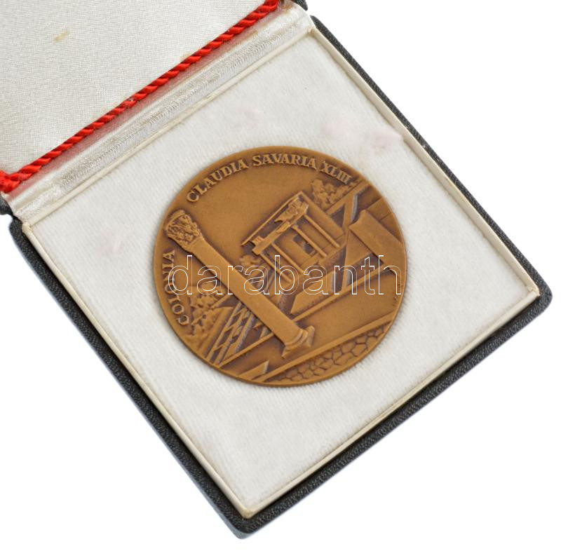Iván István (1905-1968) ~1968. 'Colonia Claudia Savaria XLIII' egyoldalas bronz emlékérem dísztokban (60mm) T:1 - Image 2