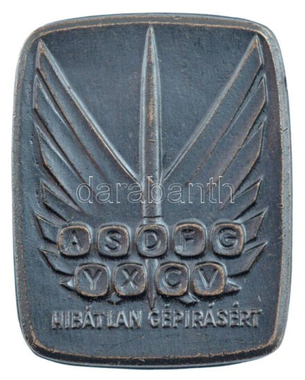 ~1970-1980. 'Hibátlan gépírásért' kitüntető jelvény (26x21mm) T:1-
