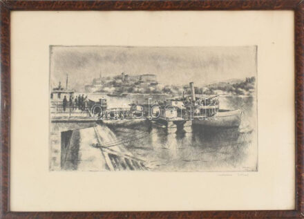 Kórusz József (1927-2010): Dunai hajók, a háttérben a Budai várnegyed. Rézkarc, papír. Jelzett. Üvegezett, kopott keretben. 24,5×39 cm 'Kórusz József magyar festő, grafikus. Festményei és grafikái, melyeken a tájak és az