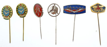 ~1970-1980. 6db (ebből 5xklf) festett és zománcozott szocialista jelvény, közte 'Ikarus', 'Csepel' T:1-,2