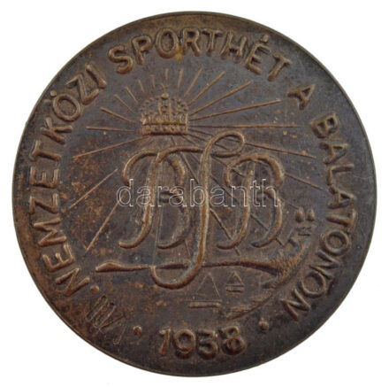 1938. 'VII. Nemzetközi Sporthét a Balatonon' bronz gomblyukjelvény (29mm) T:2