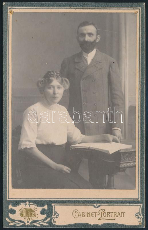cca 1905 Házaspár portréja, keményhátú fotó, 16,5×10,5 cm